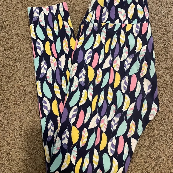 LuLaRoe vintage feather leggings- super stretch - Picture 1 of 3